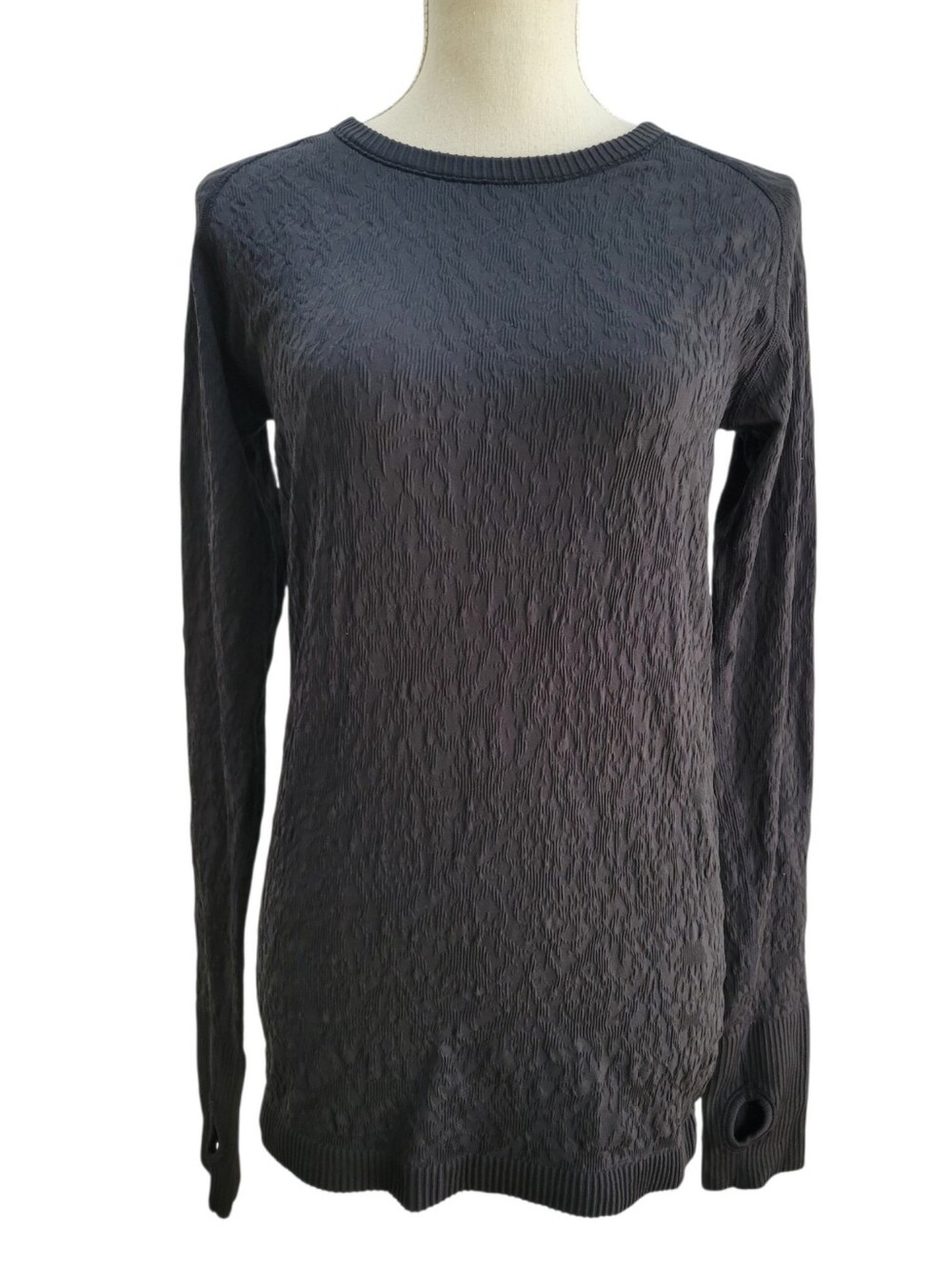 Lululemon Restless Pullover Black Seamless Thumbhole‎ Top Size 10 Cold Weather